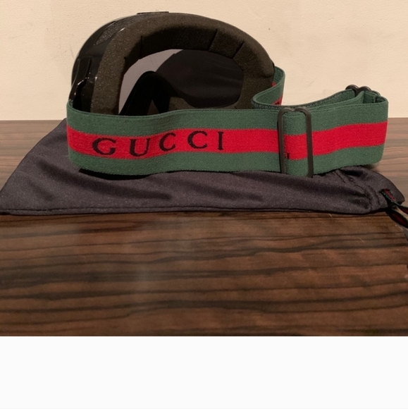 Authentic GUCCI SKI GOGGLESsoon.- No scratches, no scuffs. EXCELLENT CONDITION. - Picture 6 of 10